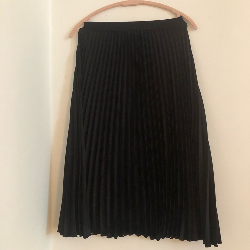 H&M Black A-Line Midi Skirt with Pleats - Picture 3 of 6
